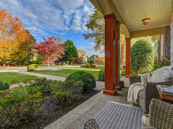 4th image of 1000 Golf View Ln
