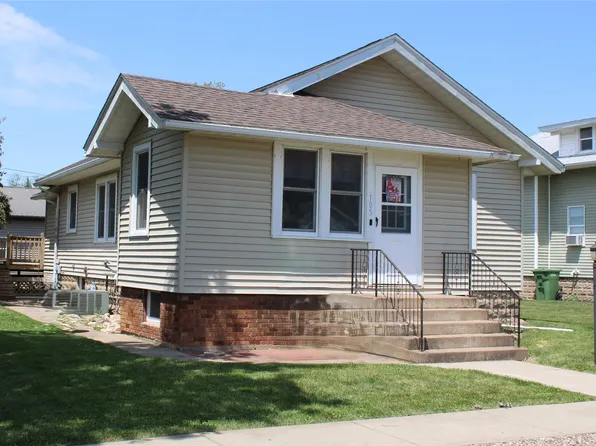 105 Grant Ave, Lowden, IA 52255