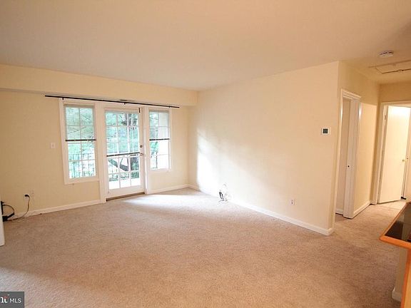 5th image of 5898H Surrey Hill Pl #685