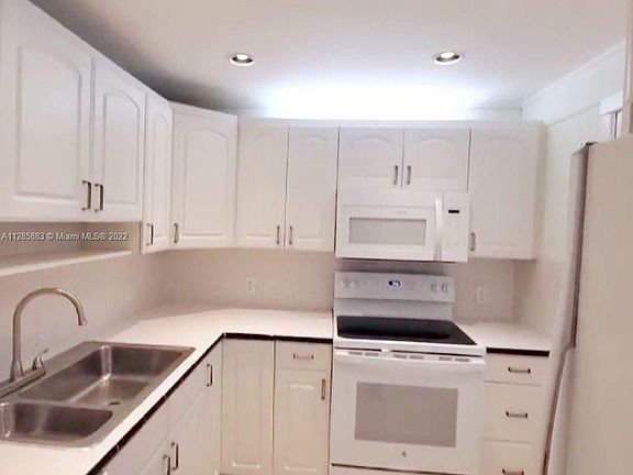 3rd image of 3101 N Country Club Dr APT 601
