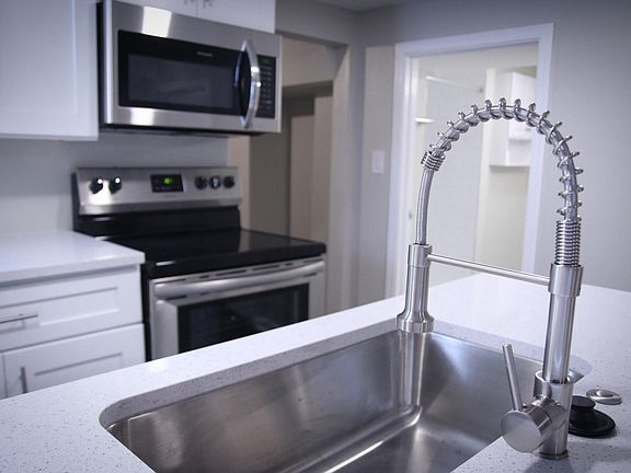 5th image of 4146 N Bernard St #G