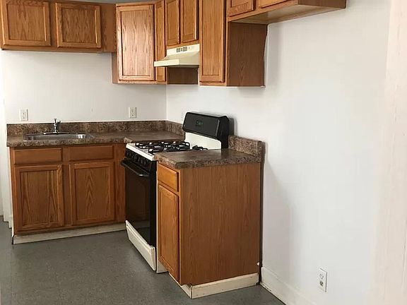 4th image of 1215 Linden St