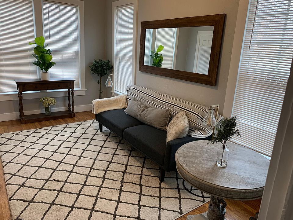 Family room - looking towards front