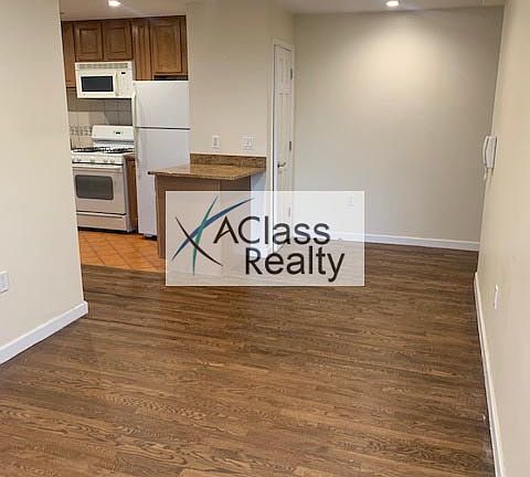 2nd image of 28-21 Astoria Blvd #5