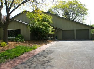 624 Heinel Dr, Roseville, MN 55113
