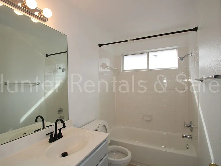 4910 Donegal Bay Ct — Photo 20