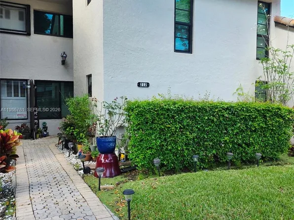 9711 N New River Canal Rd APT 212, Plantation, FL 33324