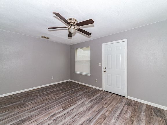 3rd image of 510 Bee St