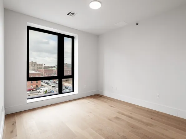 865 Rogers Avenue image 3 of 8