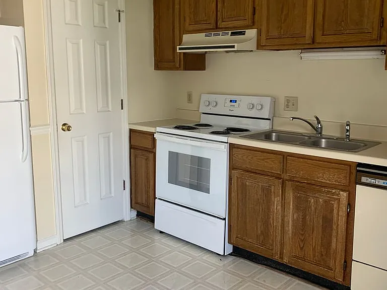 138 Adams Ln — Photo 10