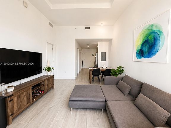 5th image of 121 NE 34th St #L601
