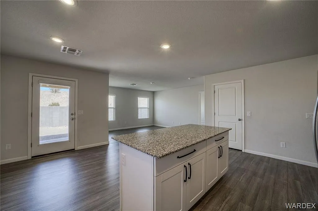 Building Photo - 6509 S Prado Cir