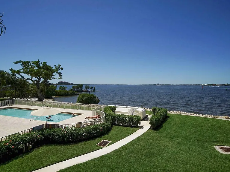 14200 Royal Harbour Ct — Photo 58