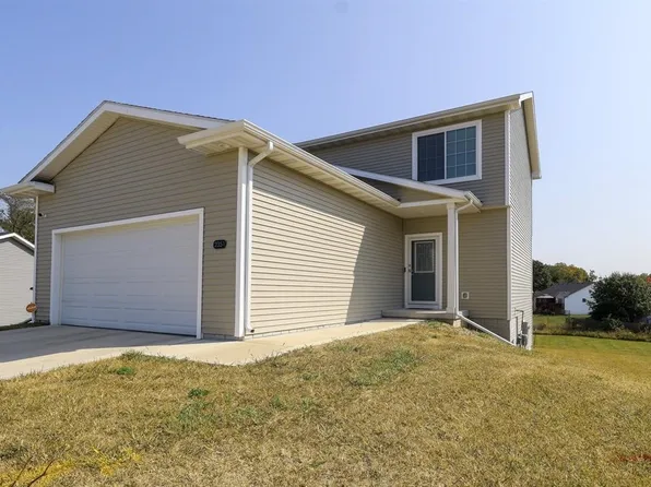 2351 Shadow Creek Cir, Des Moines, IA 50320
