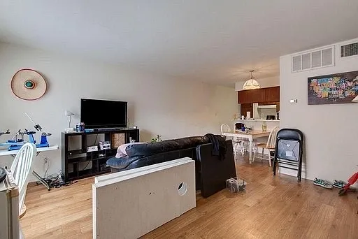 Walk to UT campus, gorgeous remodeled unit — Photo 4