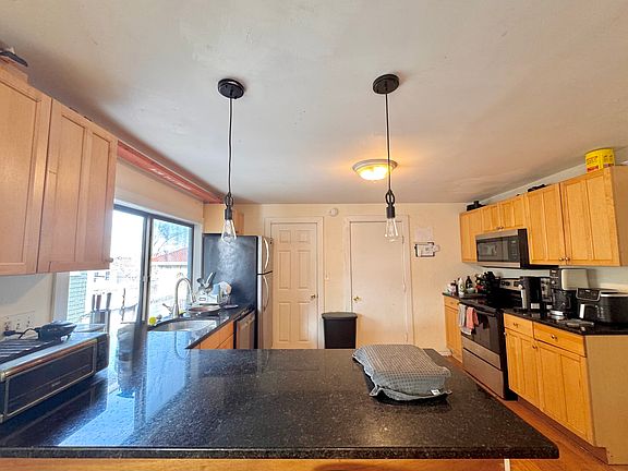 4th image of 74 Ashford St #2
