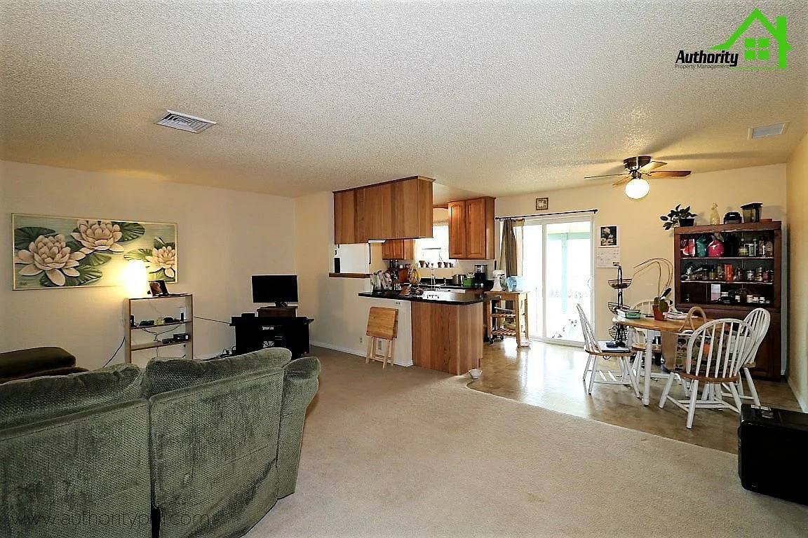 3 bed, 2.0 bath, 1200 sqft, $1,795 — Photo 4