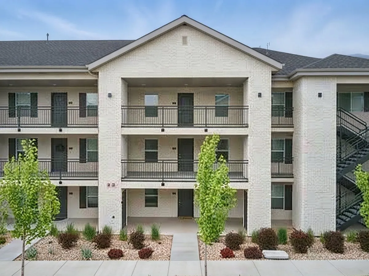 Fox Ridge 2-Bed, 1-Bath, Main Floor Unit for Rent, Utilities included in rent price. — Photo 3