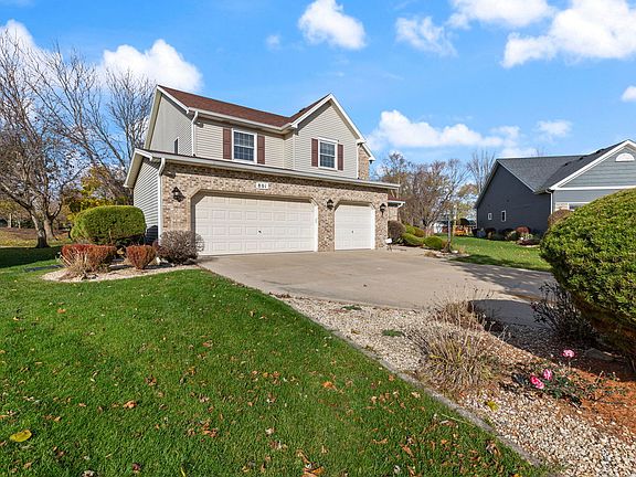 3rd image of 801 Butterfield Ct