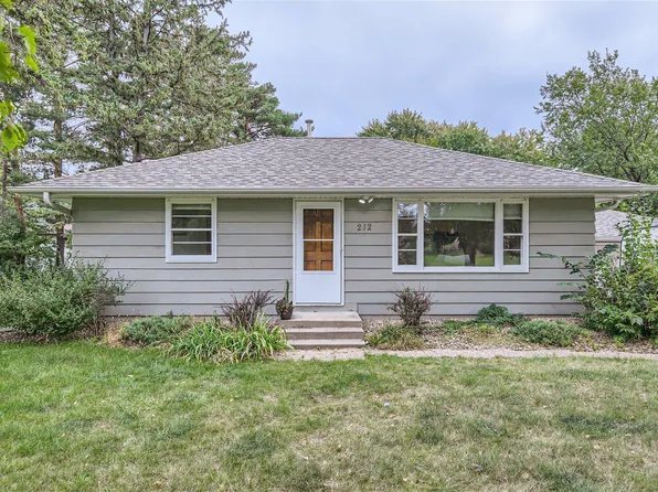 212 Forestview Ln N, Plymouth, MN 55441