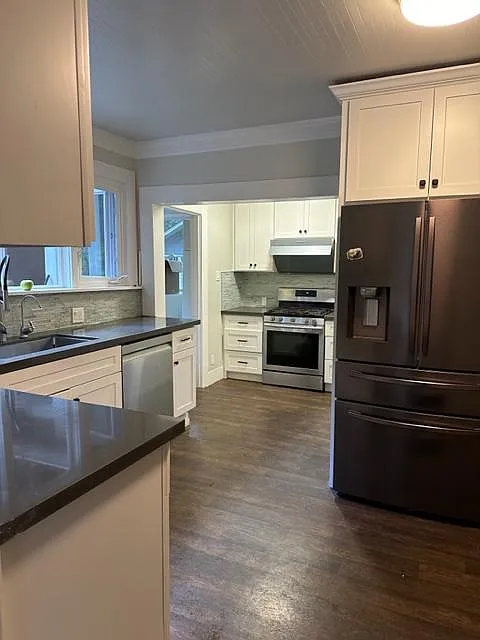 Kitchen - 259 Madrone Ave