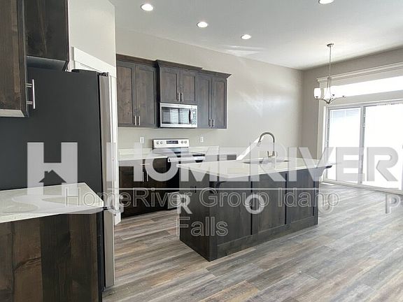 4th image of 579 Aylend Ct