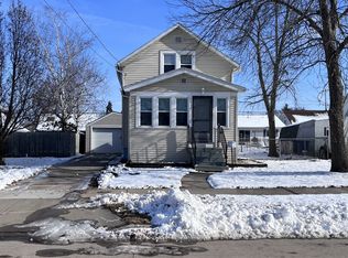 1412 Powers St, Oshkosh, WI 54901