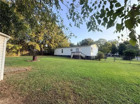84 Skyland Dr, Locust Grove, GA 30248