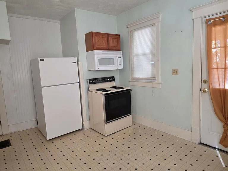 200 E Walnut St — Photo 5