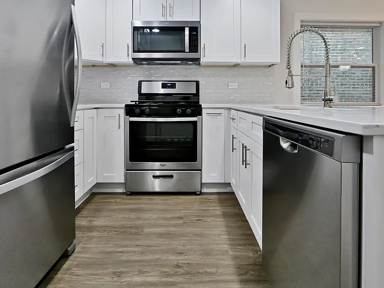 4052 N Lavergne Ave #1R — Photo 2