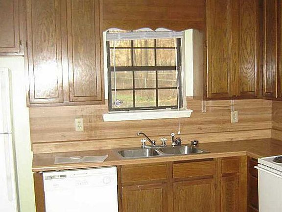 5th image of 717 Regina Ct