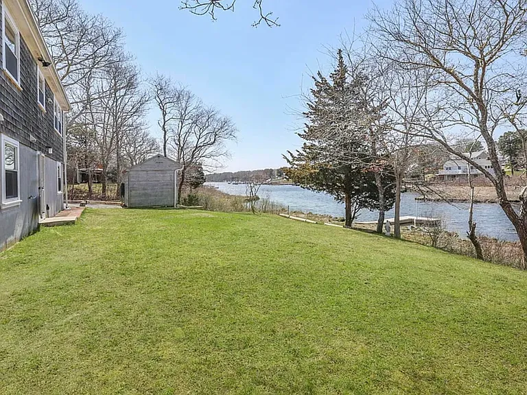 171 Edgewater Dr W — Photo 8