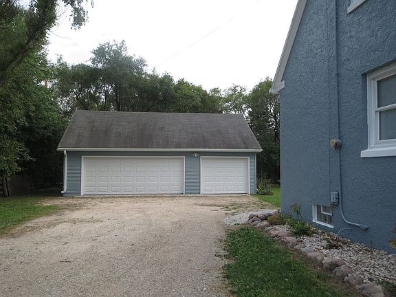 Large main Garage 34' x 24'