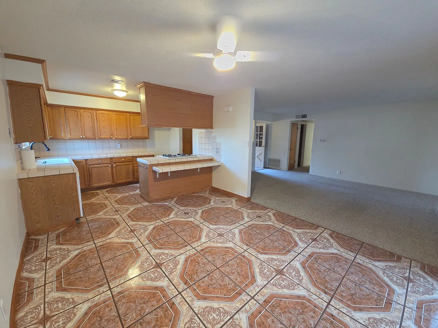 Timeless and effortless rental with lots of inviting space. — Photo 2