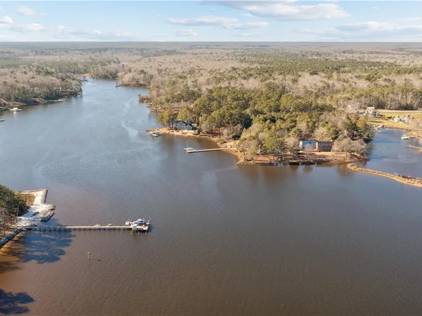 18 E Loblolly Ln, Gloucester, VA 23061