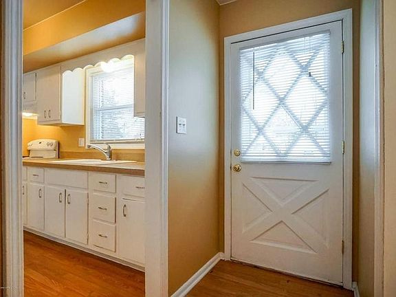4th image of 1713 Greencrest Ave