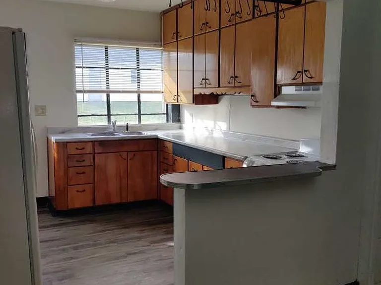 1103 Lane Ave — Photo 3
