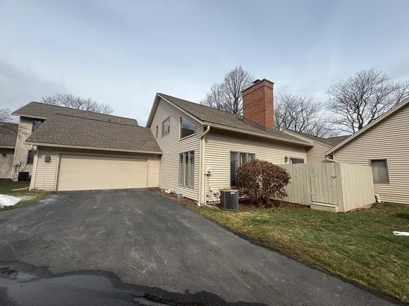 28 Greenwood Park, Pittsford, NY 14534