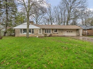 1081 Carver Rd, Cleveland Heights, OH 44112