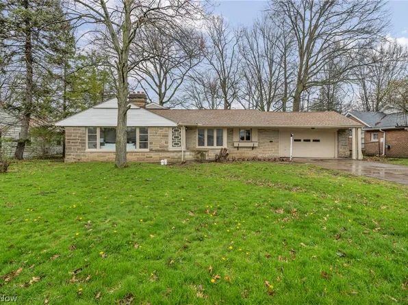 1081 Carver Rd, Cleveland Heights, OH 44112