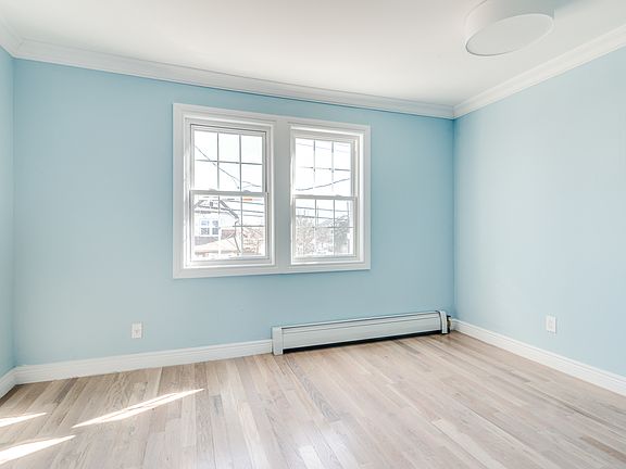 3rd image of 12722 142nd St