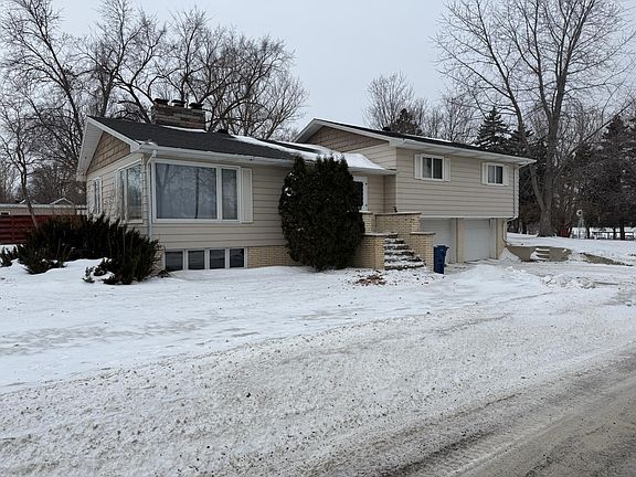 2nd image of 846 Railway St