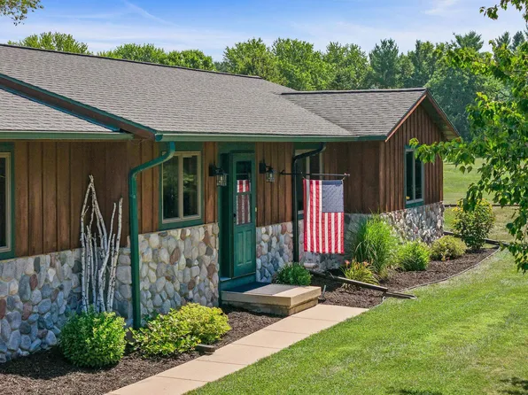 S9674 Wilhelm Dr, Prairie Du Sac, WI 53578