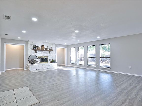 4th image of 2201 Minter Ln