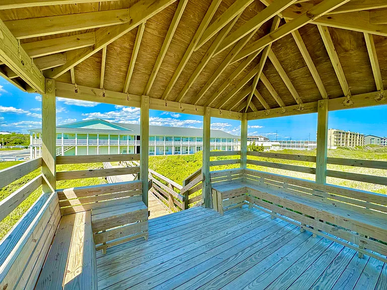 2401 W Fort Macon Rd — Photo 6