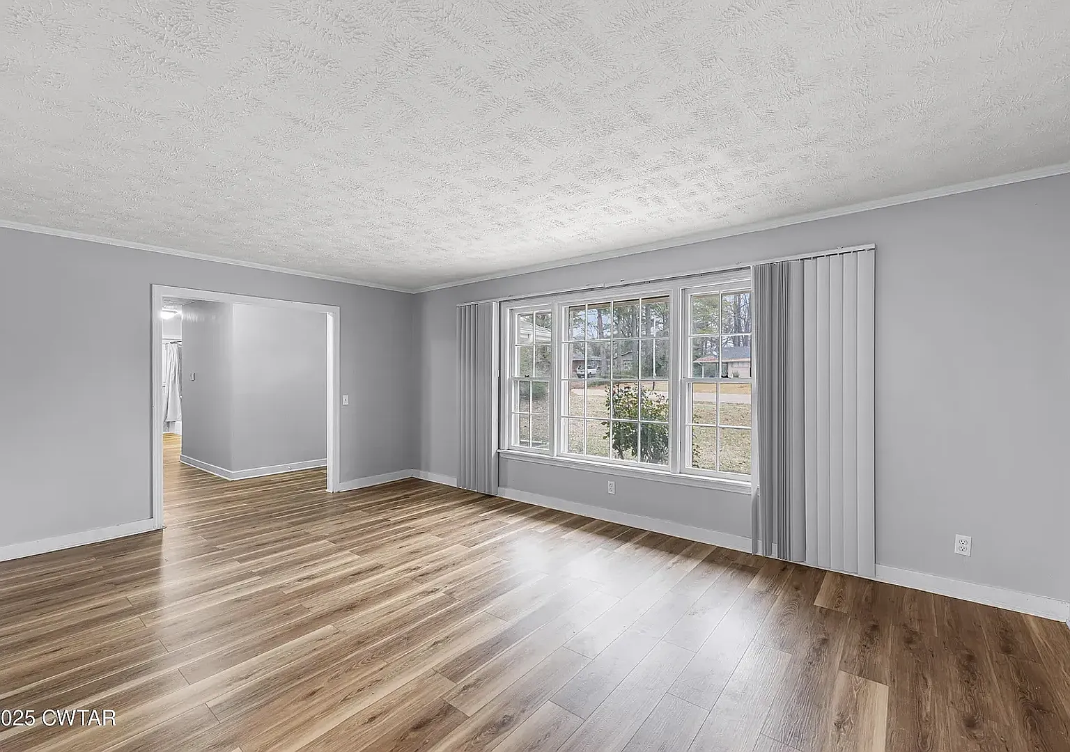 105 Montclair — Photo 4
