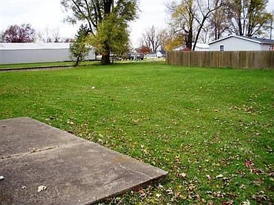 4th image of 611 D Ave W
