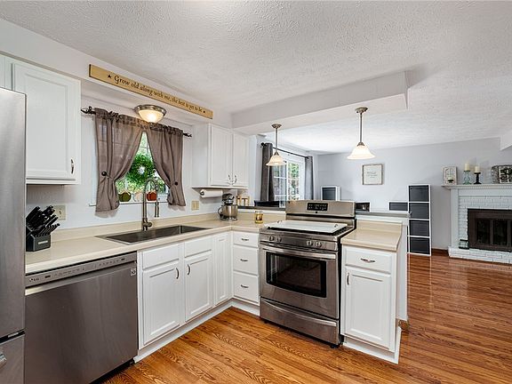 5th image of 4844 Tremont Dr