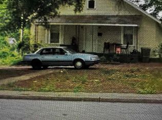 47 Peachtree St, Clinton, SC 29325