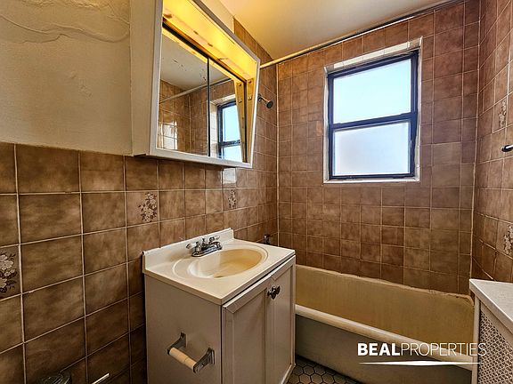 5th image of 739 W Belmont Ave #08893852d